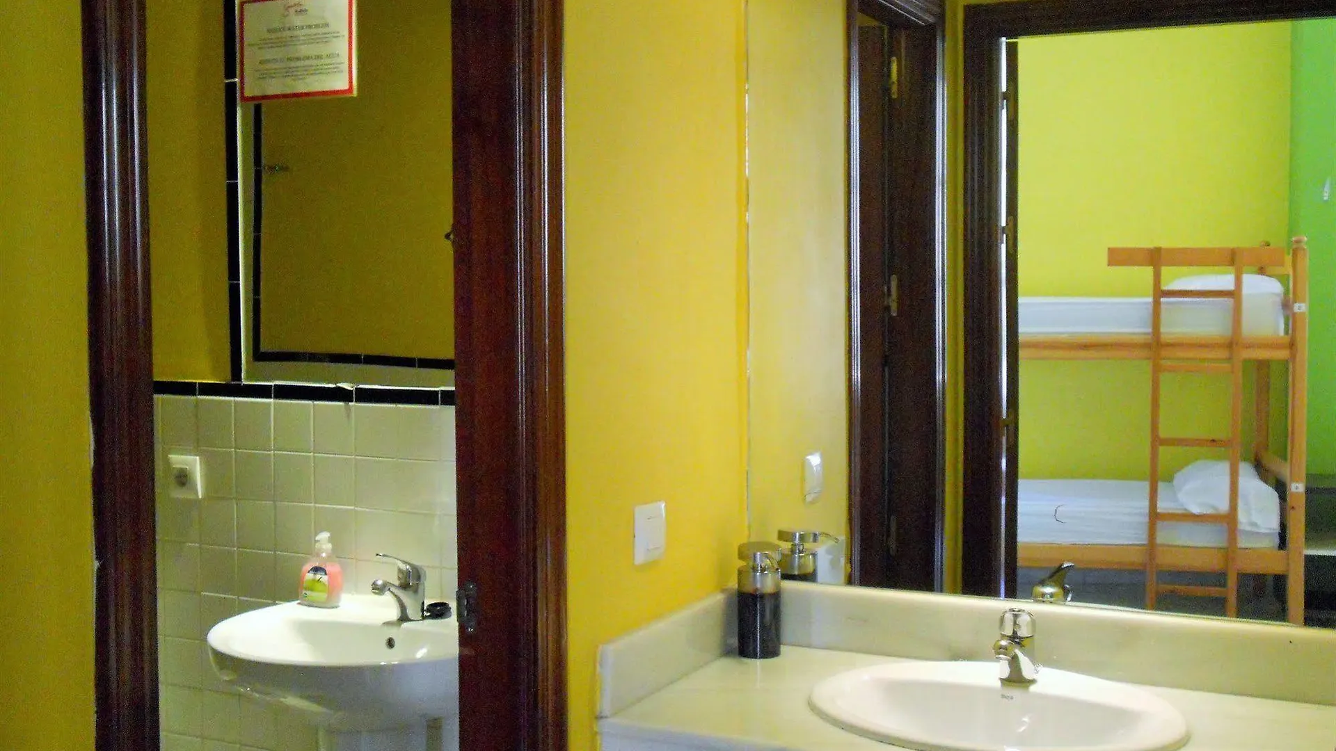 New Samay Hostel Seville